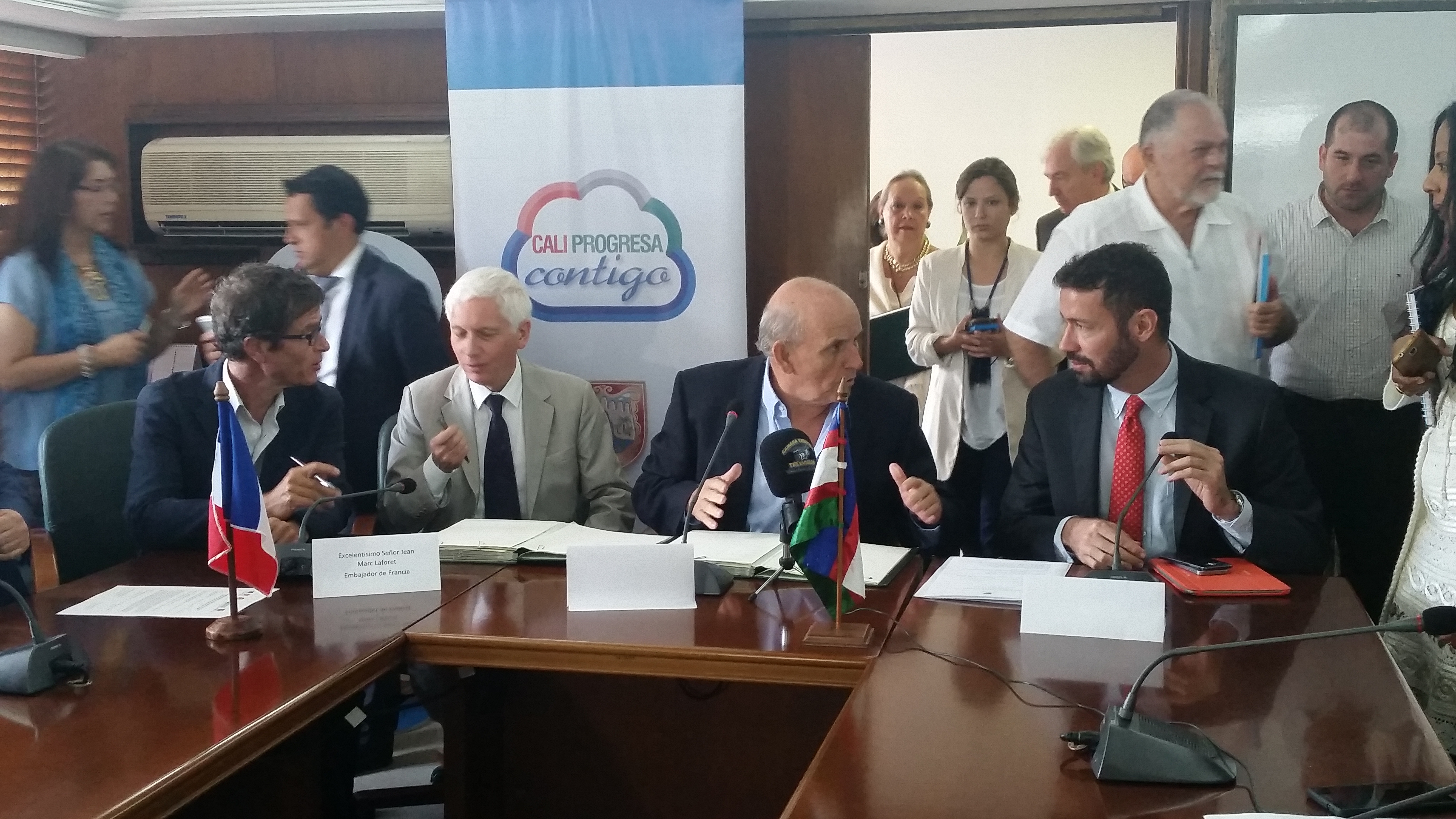 Signature de la convention du projet Corridor vert à Cali