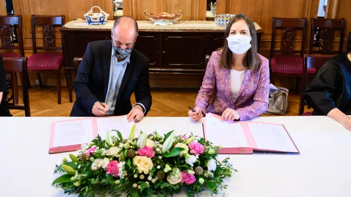 Signature Convention CPH1042