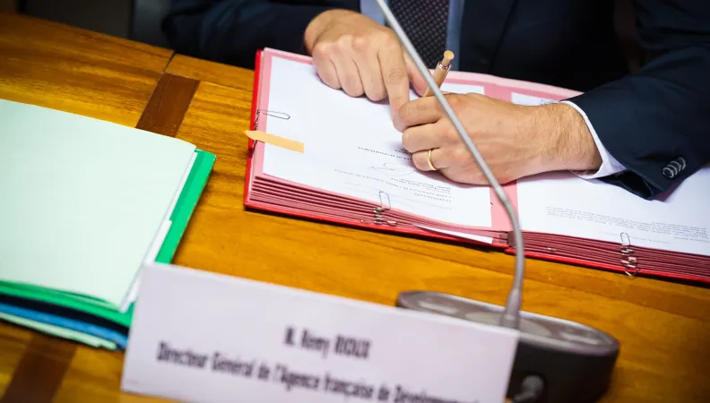 Signature d'une convention par l'AFD