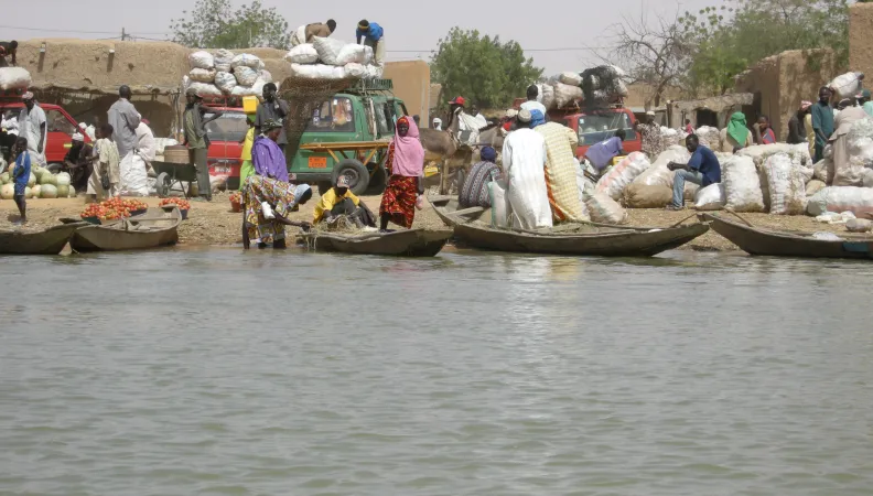 2008 Niger Ayorou Debarquadere Marche © Irene-Alvarez